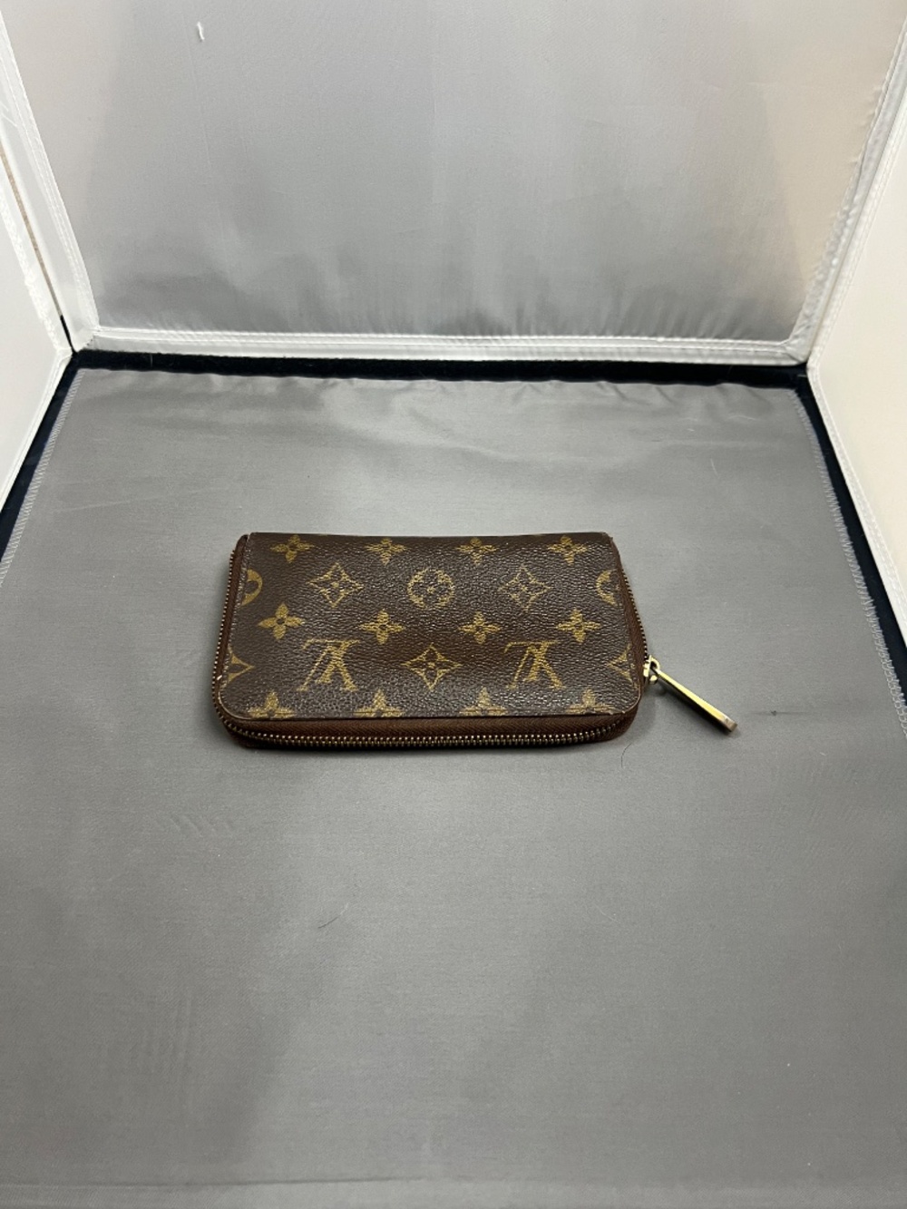 Vintage Louis Vuitton Monogram Zippy Wallet. Good Condition